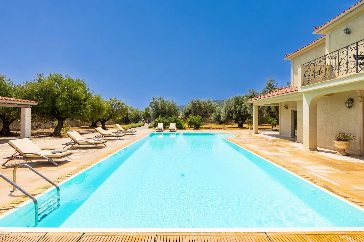 Villa Pomegranate Tree Katelios